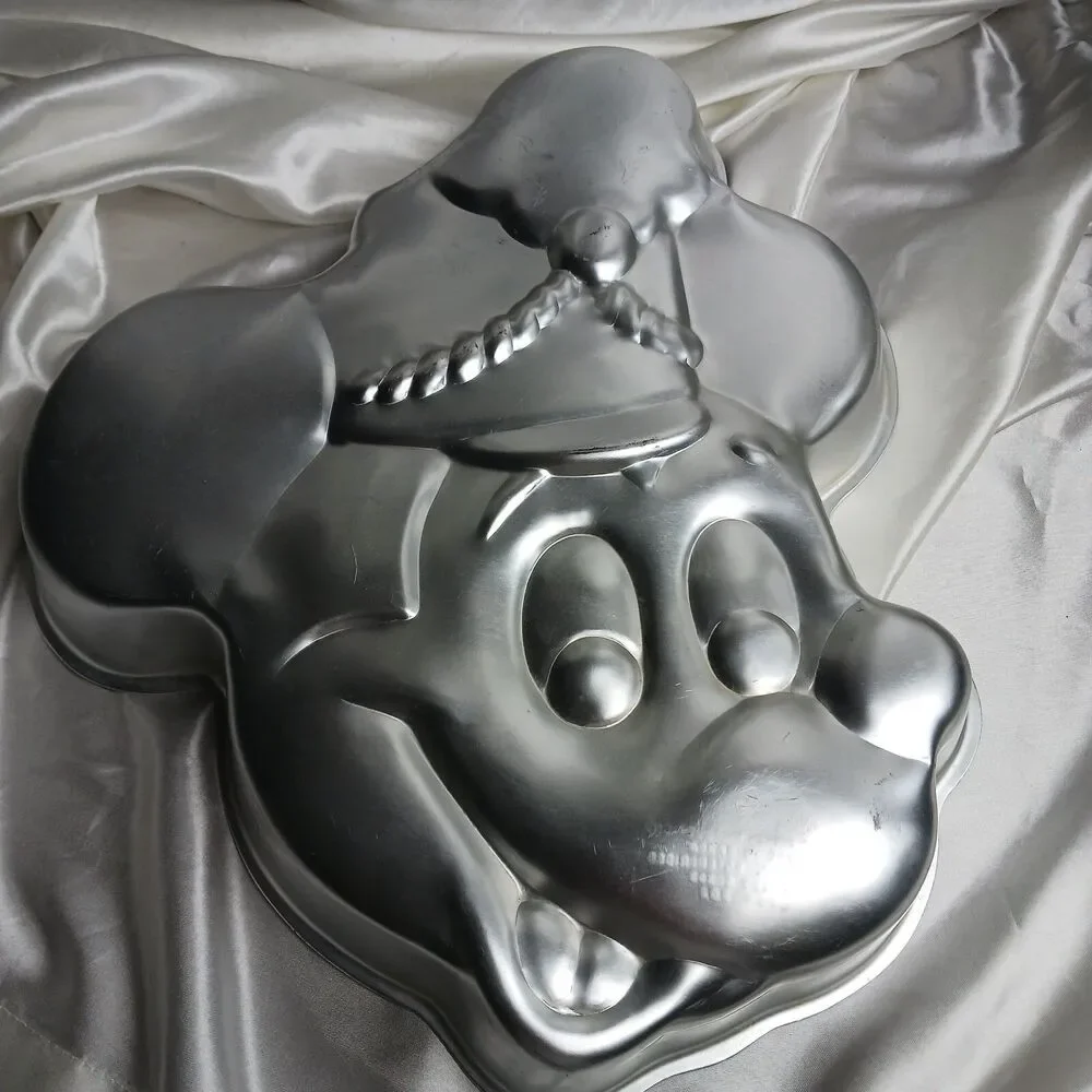 VINTAGE WILTON MICKEY MOUSE BAND LEADER CAKE PAN